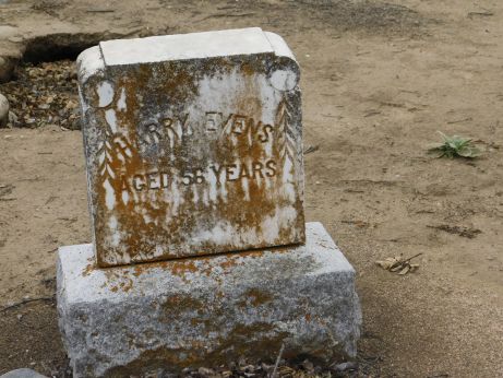 [Picture of Harry Evens grave]